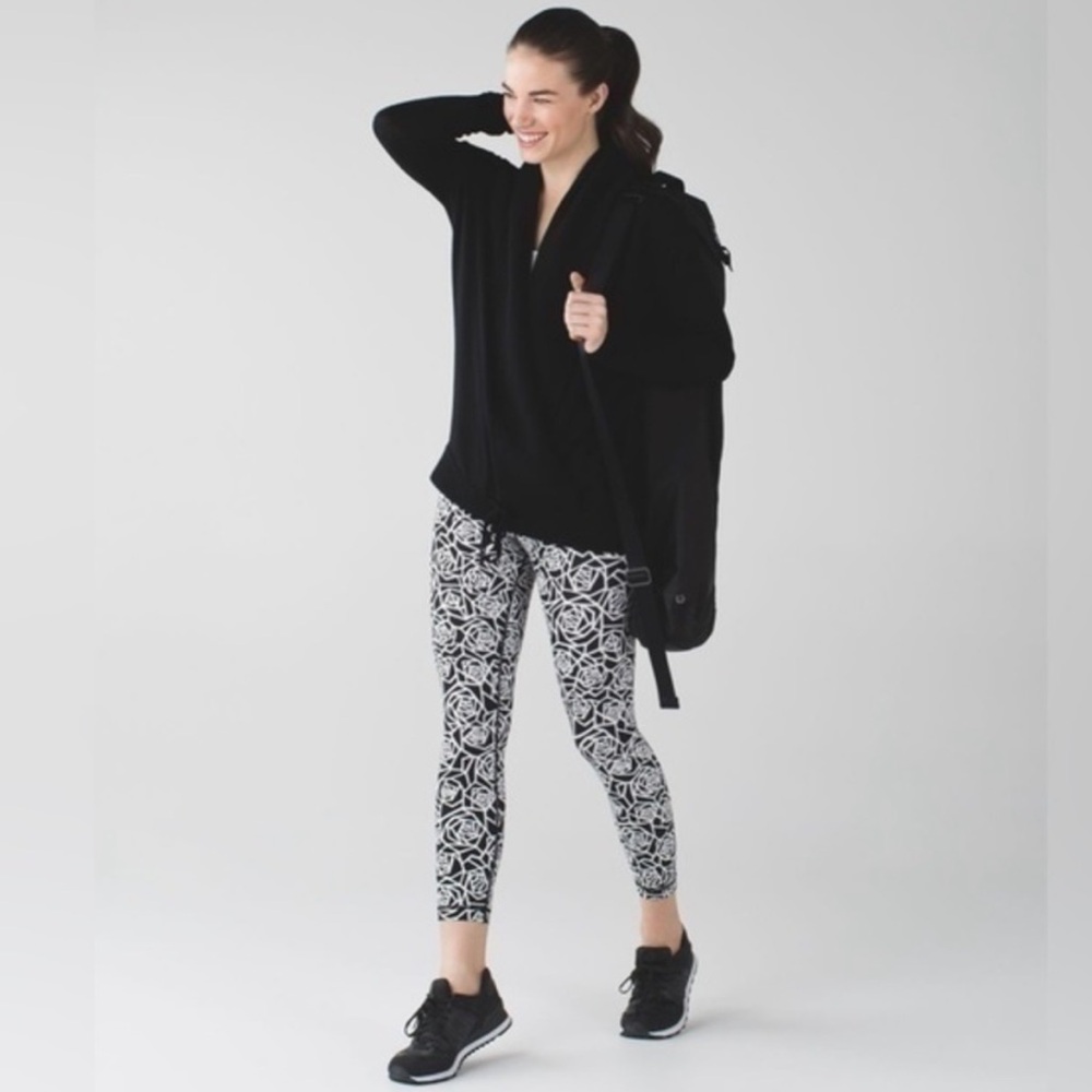 Lululemon Leggings Size 4 High Times Posey Black White Geometric Rose Print EUC - Picture 7 of 14